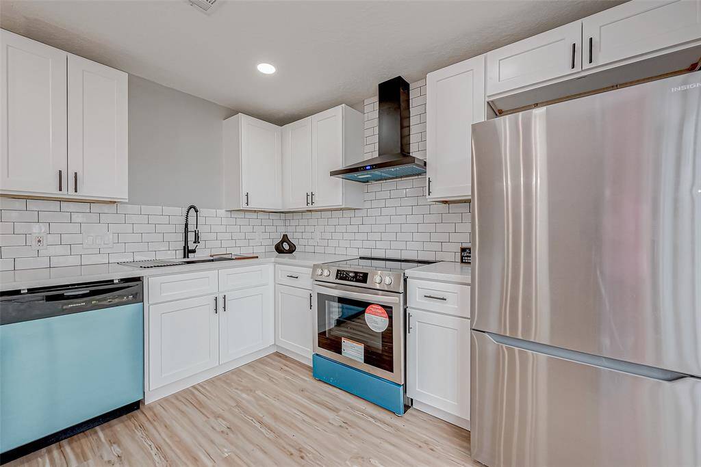 New Appliances and Vent Hood