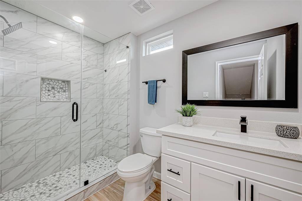 Secondary Bathroom Upstairs