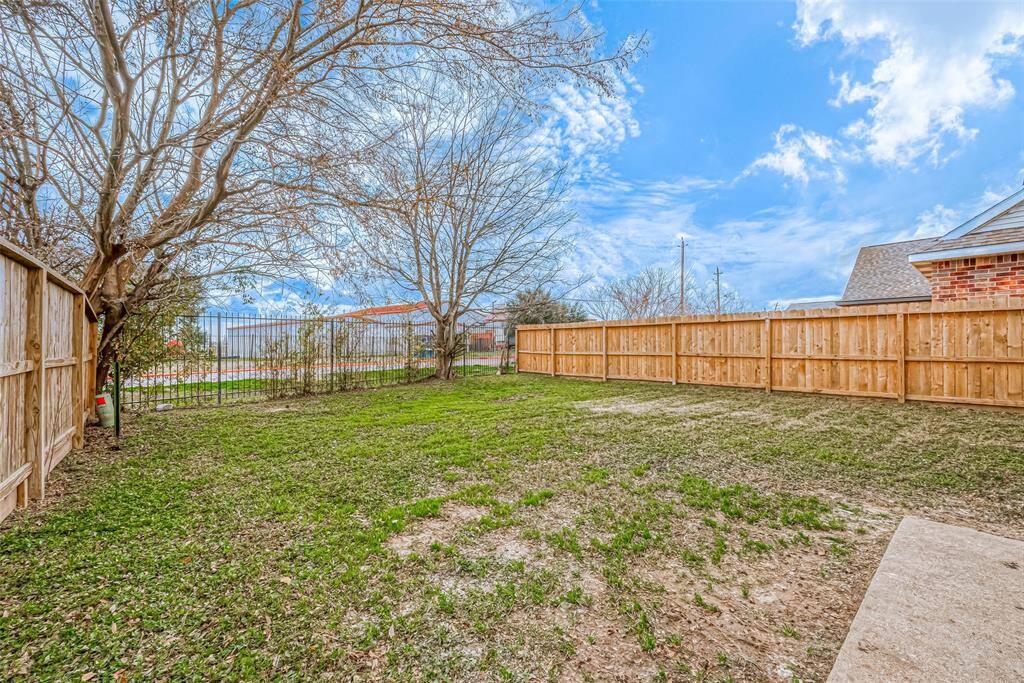 Plenty of room for Animals, Kids or Entertaining!