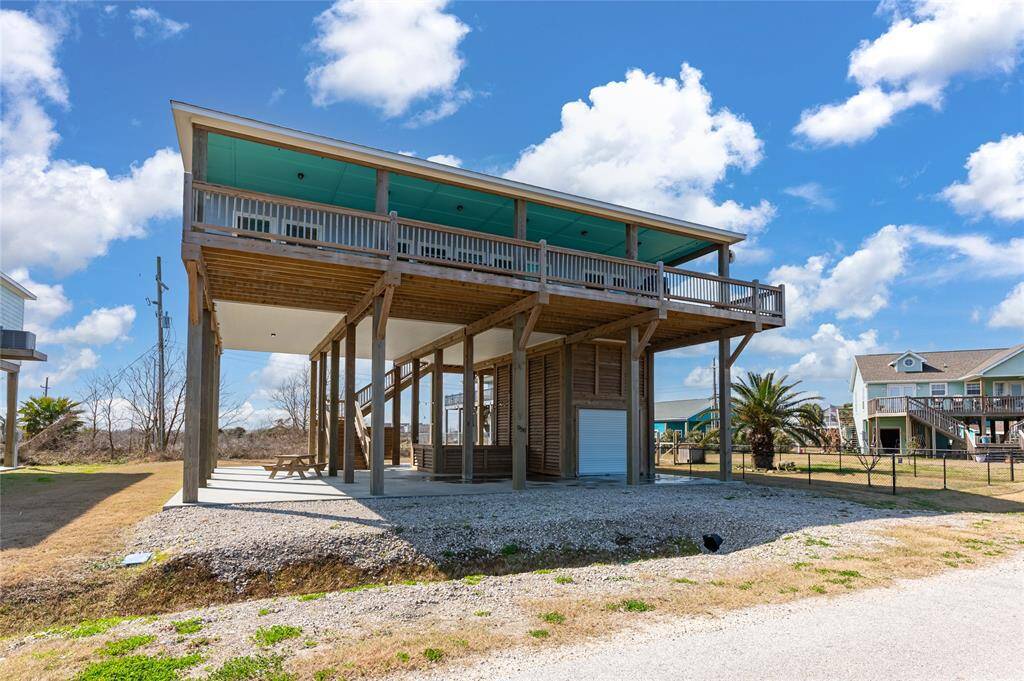 Newer construction home has been well maintained