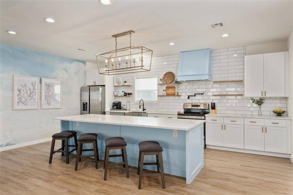 Dreamy wall mural in kitchen with lovely modern finishes