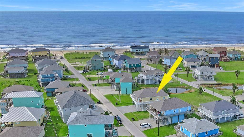 Check out the Gulf views from this sunny beachside slice of paradise!