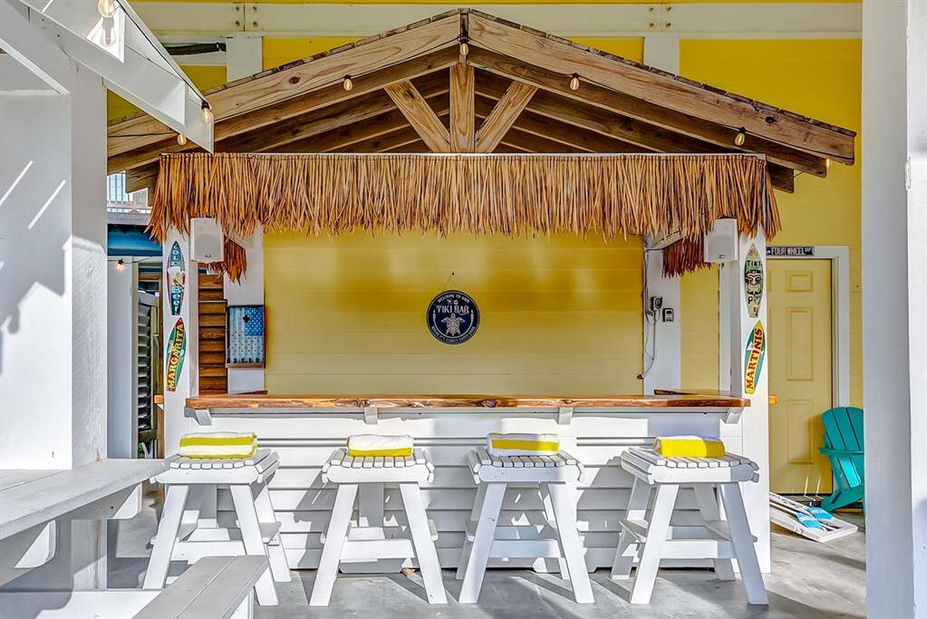 Tiki bar on ground floor seats 4