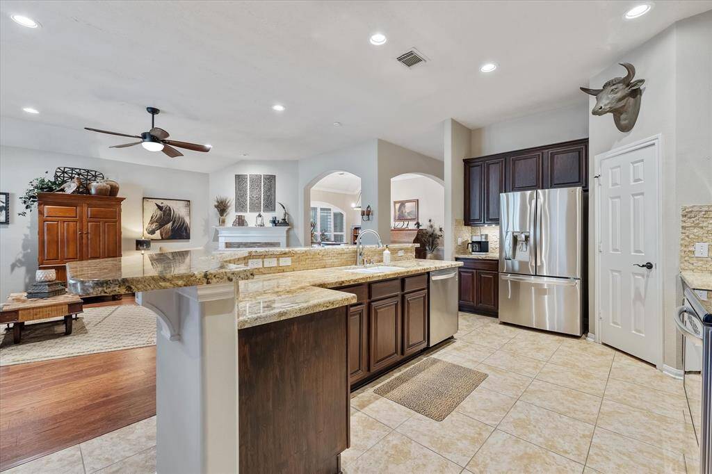 Open floor plan kitchen, family and breakfast rooms.