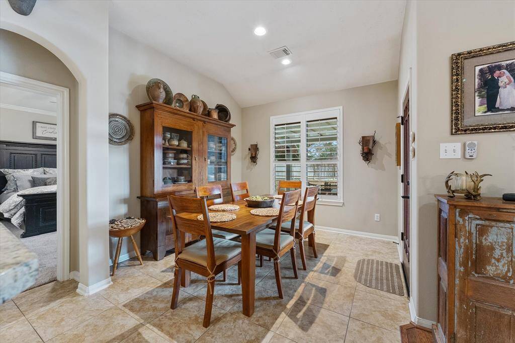 Cozy breakfast room with access to the patio.