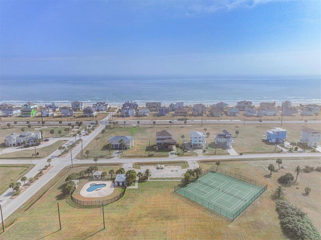 Community pool and tennis courts