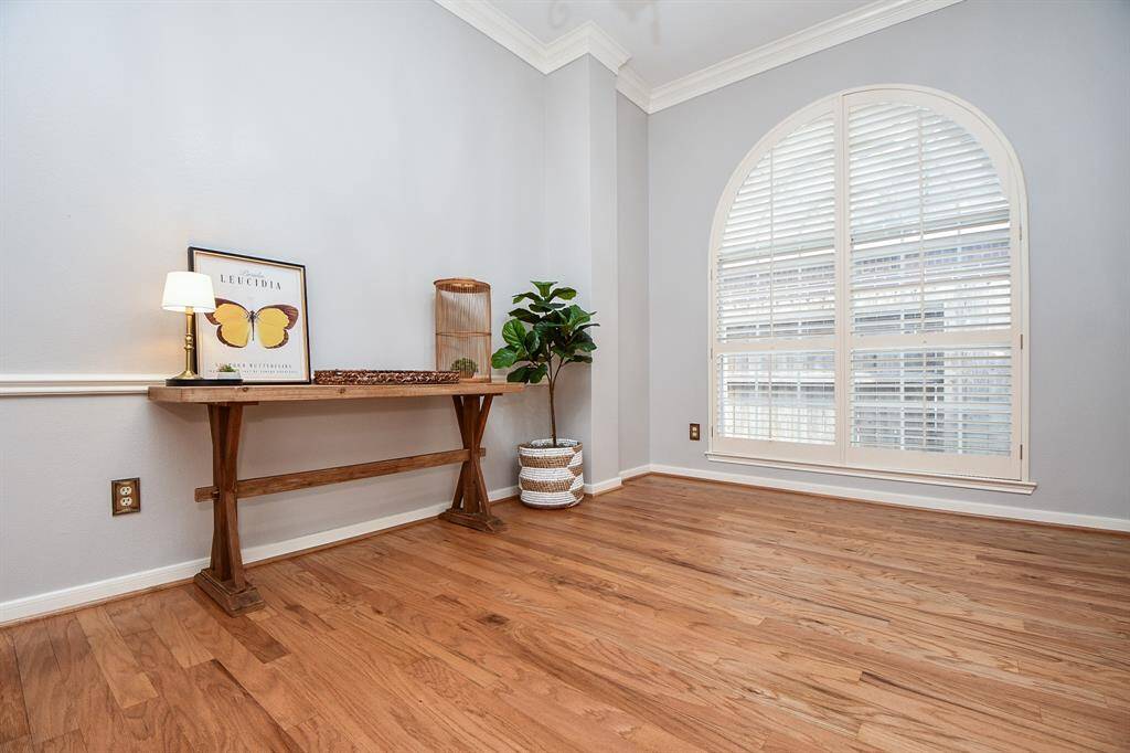 Spacious formal dining