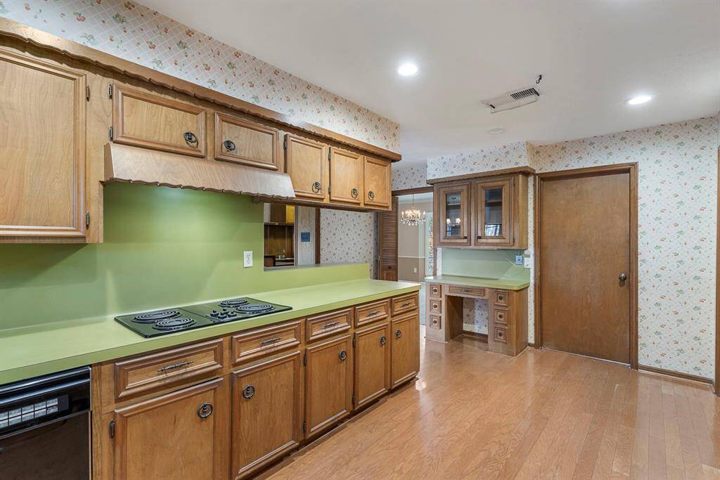 Lots of counter space!