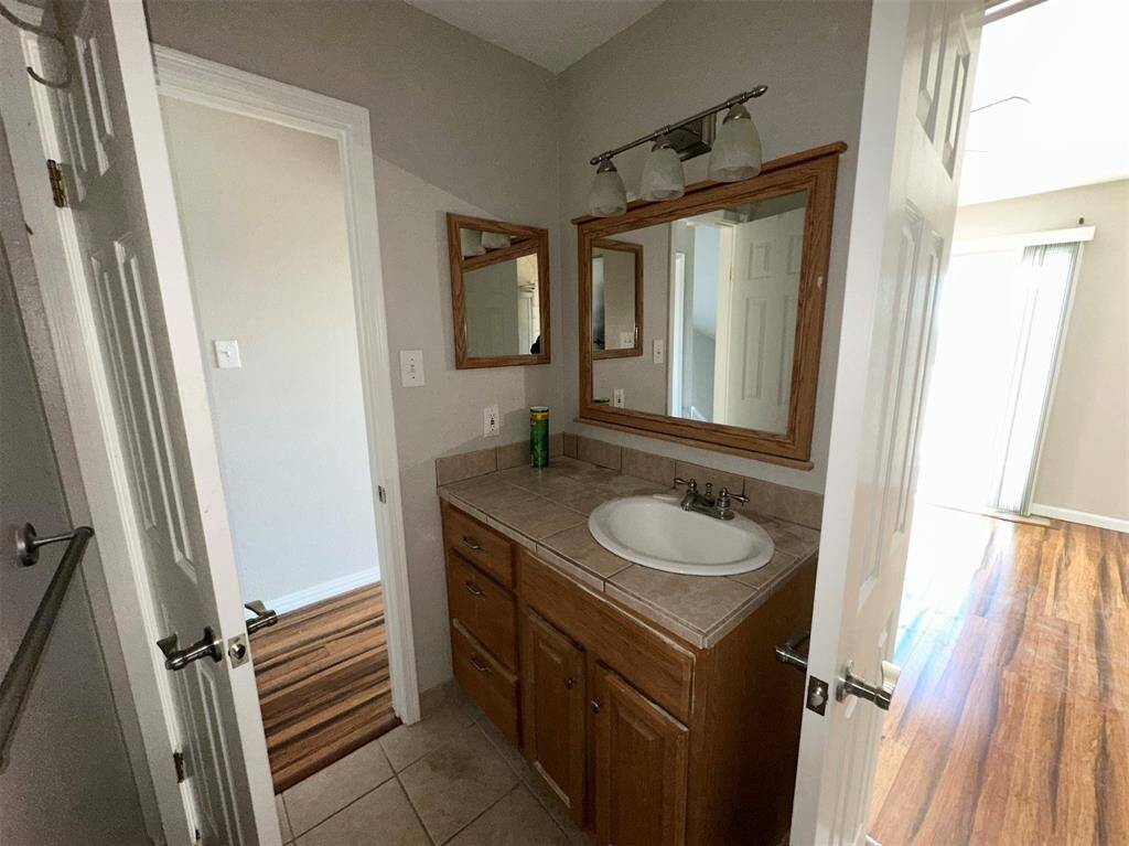The primary en-suite bathroom has a separate guest entrance.