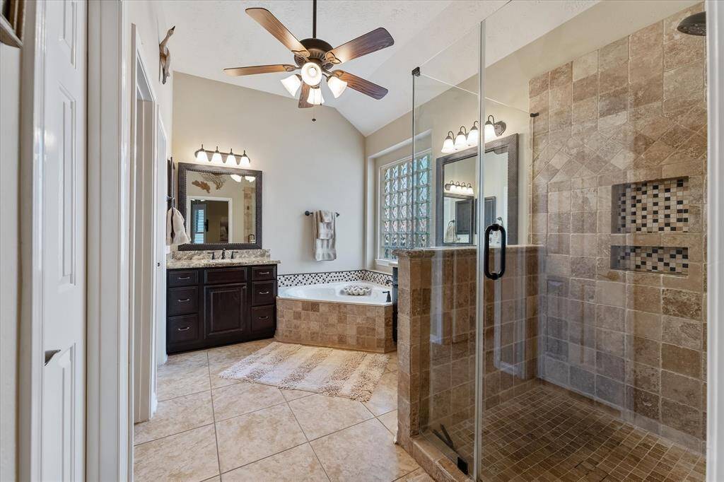 Luxurious primary bath