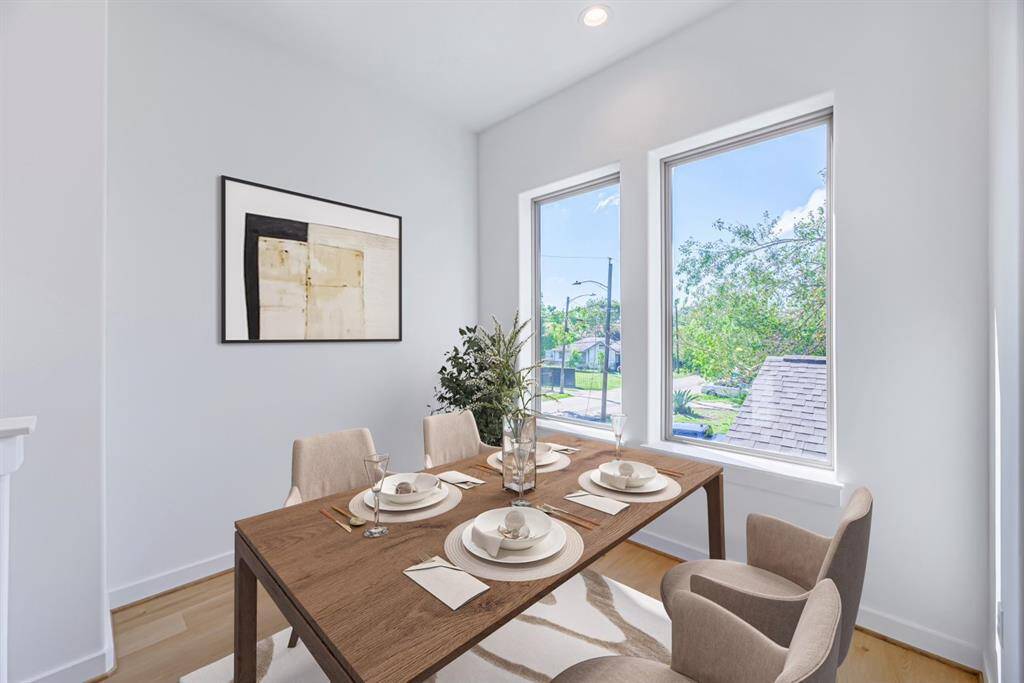 Breakfast room virtually staged
