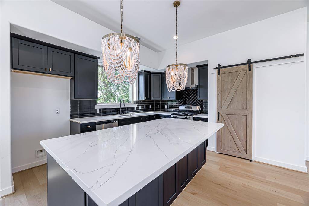 Kitchen with stainless steel apliances and quartz countertops