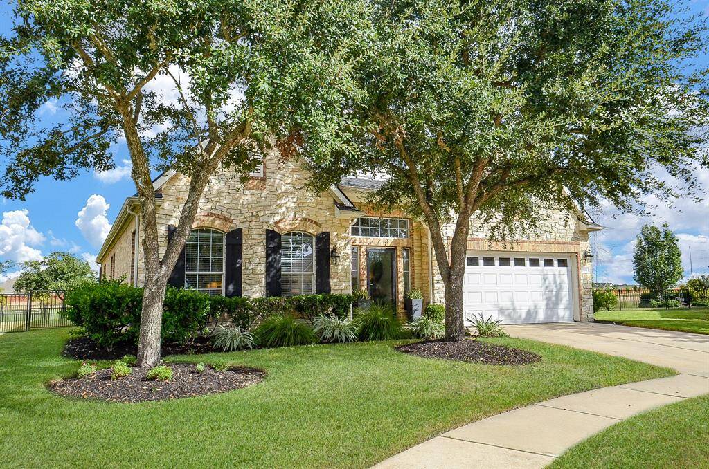 Welcome to this stunning one story home in The Heritage at Towne Lake, an active 55+ community with so many amenities. This all brick home sits in a cul-de-sac within walking distance of the activity center.