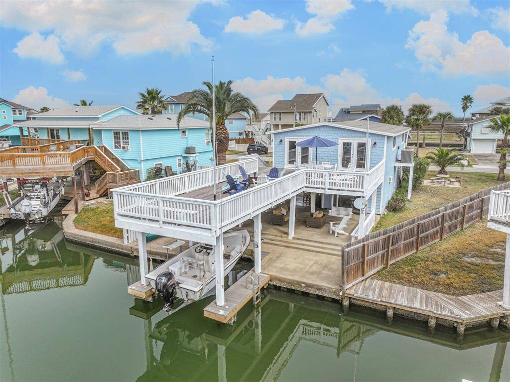 Great location with water view down the wide canal