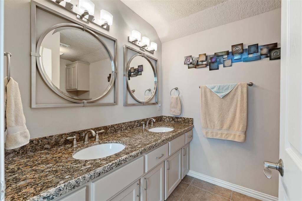 Secondary bathroom: DOUBLE vanities!