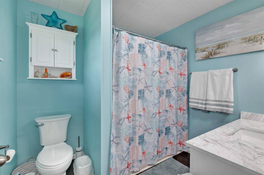 Tub/shower combo in the Primary Bath