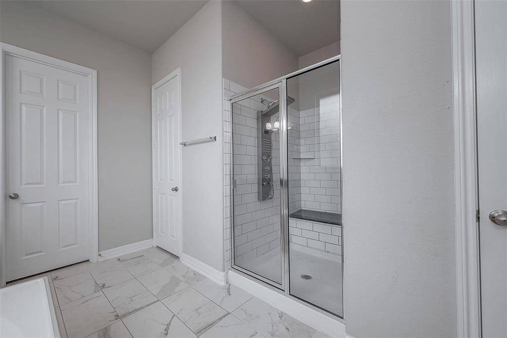 Shower and Tub in Primary