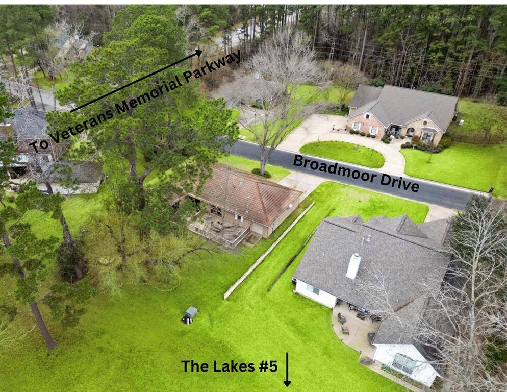 The home is located near the Veterans Memorial Parkway entrance of Elkins Lake and on the fairway of The Lakes #5.