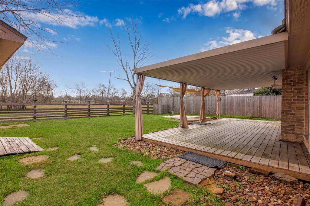 Another great view of the backyard!