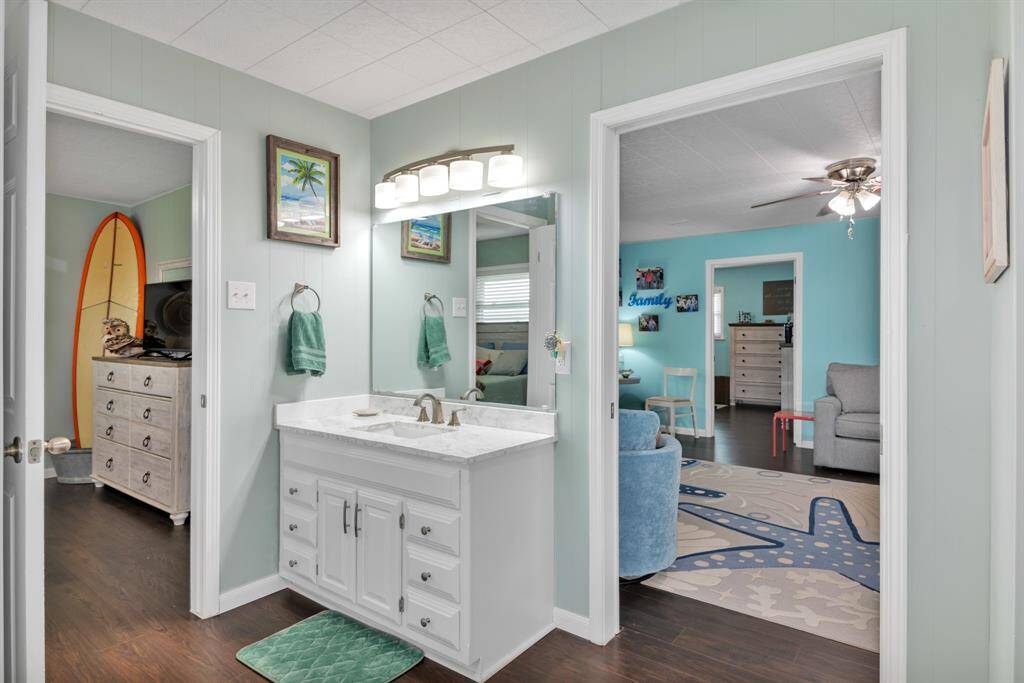 Secondary bath situated between bedrooms 2 and 3