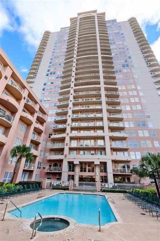 The unit is on the 22nd floor of this full-service building with 24-hour concierge services, valet parking and on-site building property management.