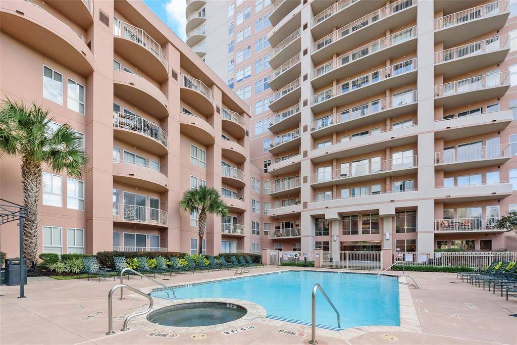 The high rise has a large pool and a hot tub for you and your guests to enjoy.