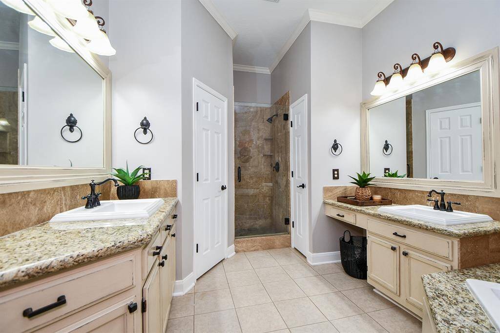Beautiful Primary bathroom!