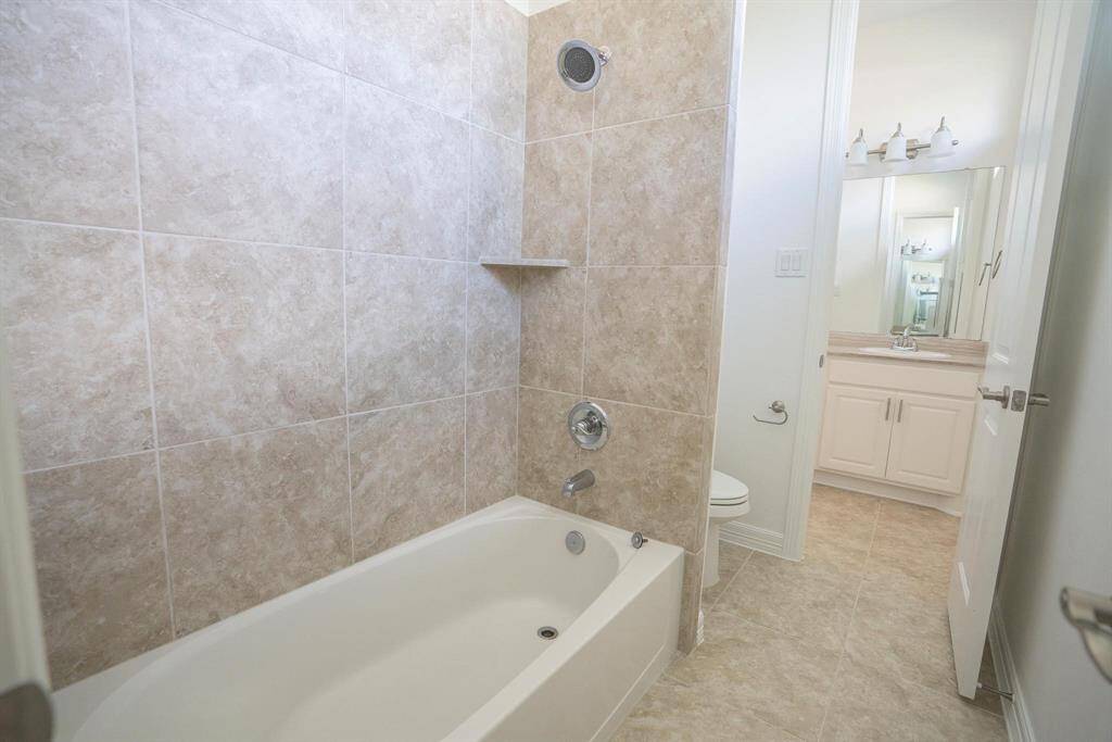 "Jack & Jill" bathroom