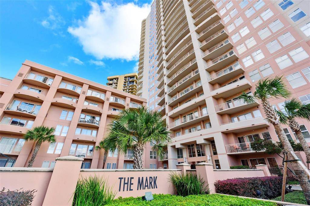Welcome to your new home within walking distance to the Galleria, fine restaurants, and bars.