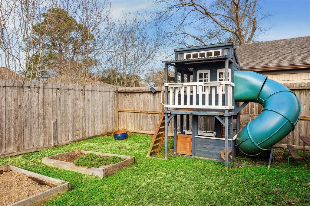 Club-house and slide can stay with the home. Buyers' choice.