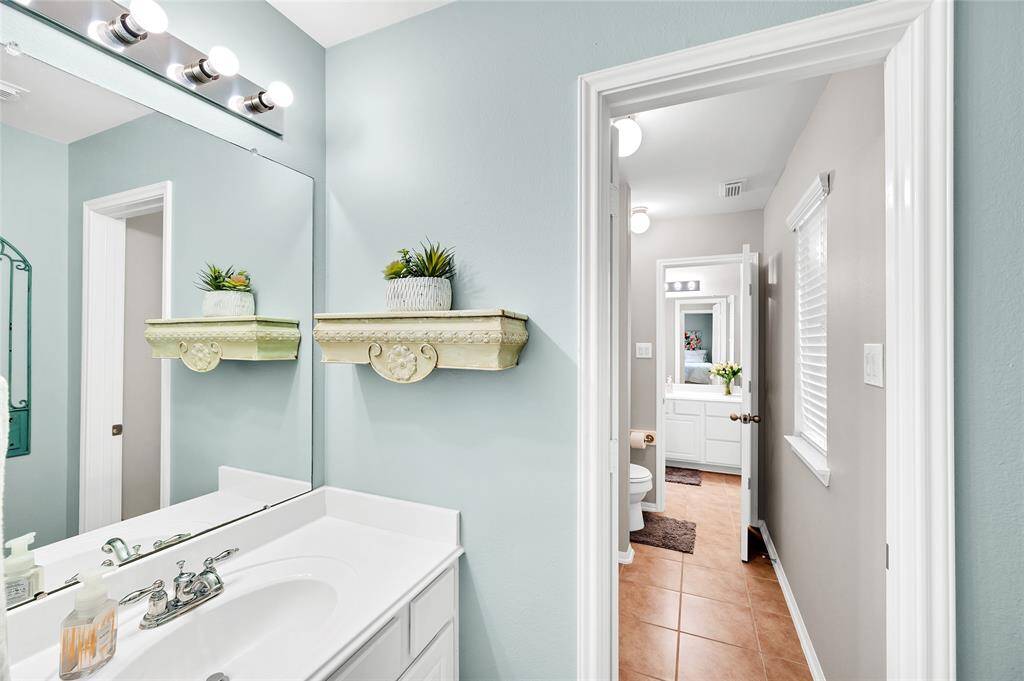 Jack and Jill bathroom!