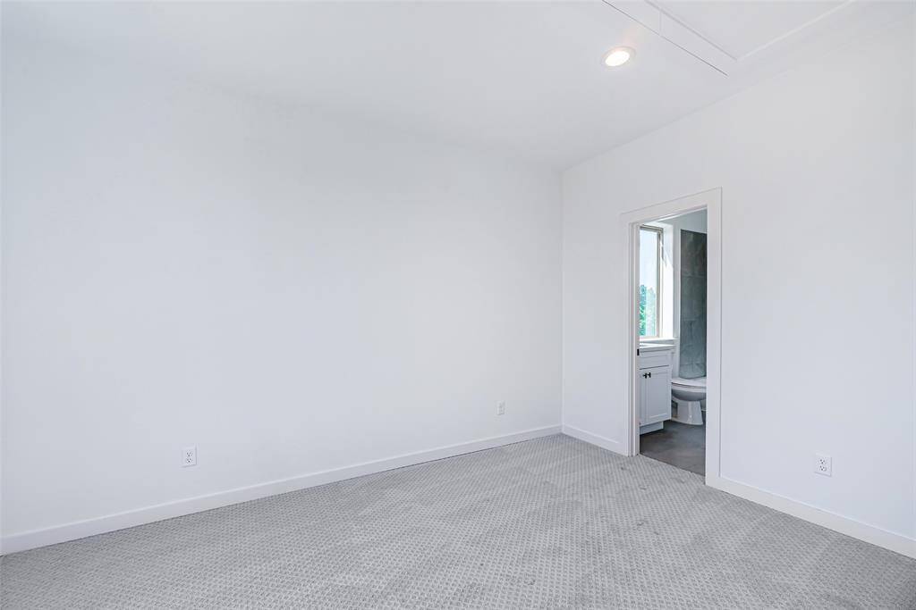 Secondary bedroom on the third foor