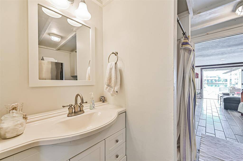 Ground Level full bath