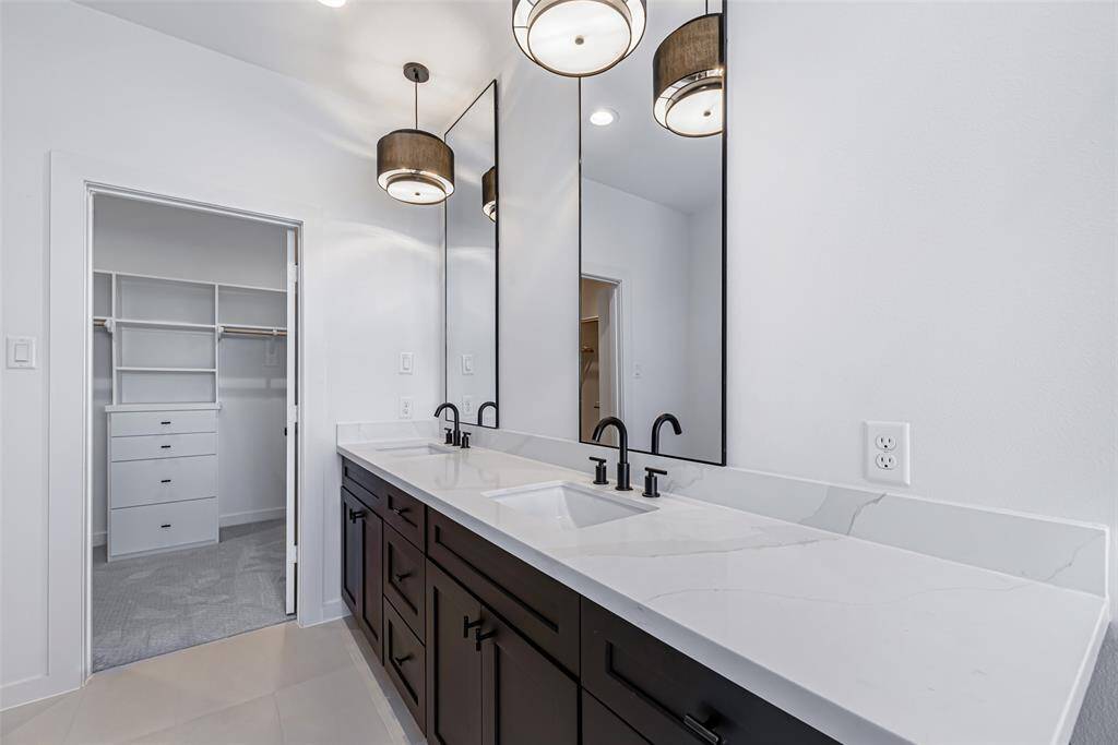 Double sinks and large mirrors