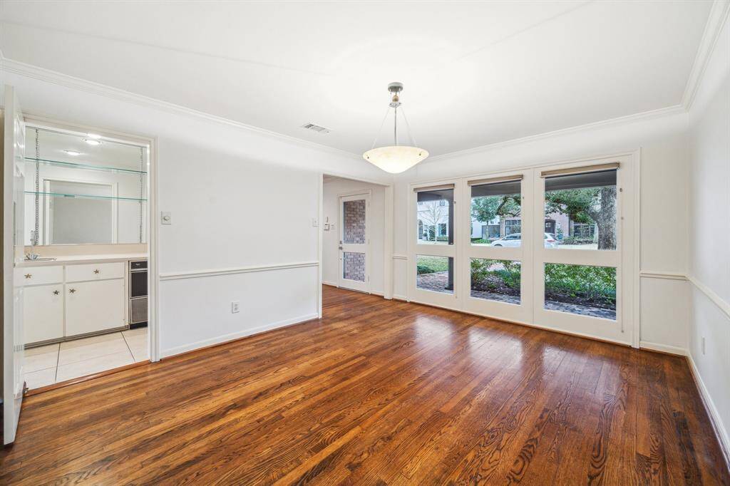 [Dining Room] Formal dining room with adjacent bar/butler's pantry.