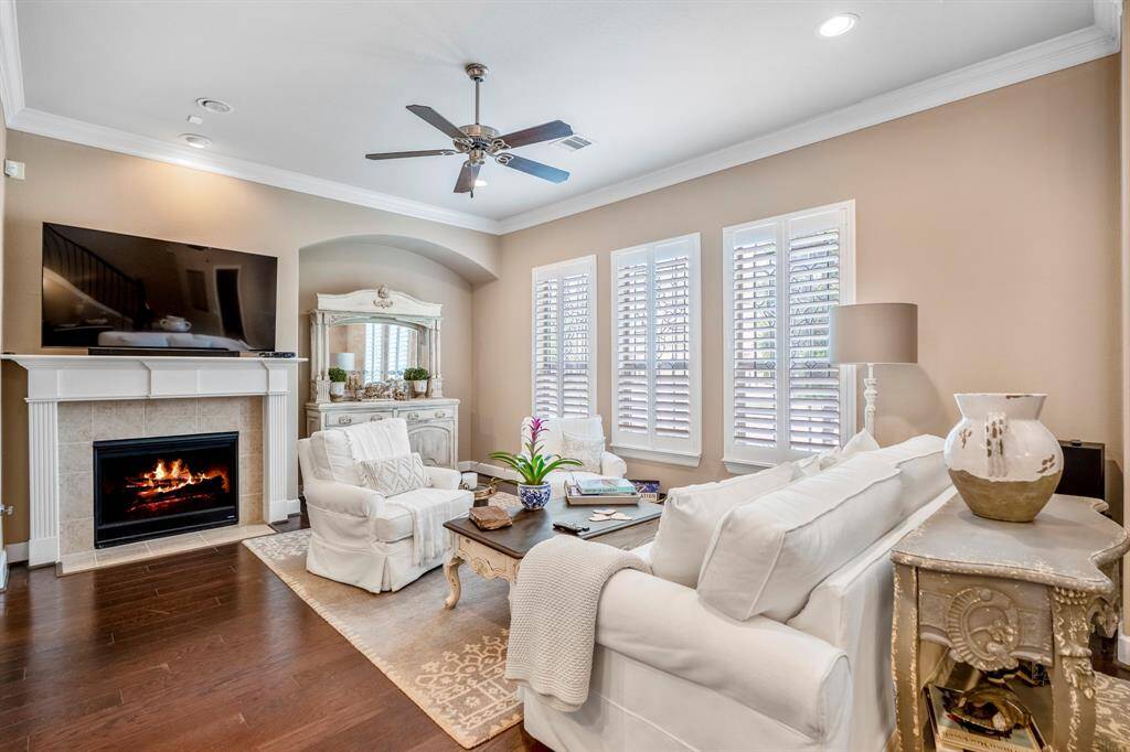 Enjoy a cozy fireplace with detailed mantel and an alcove to place a large piece of furniture without impacting on the living space.