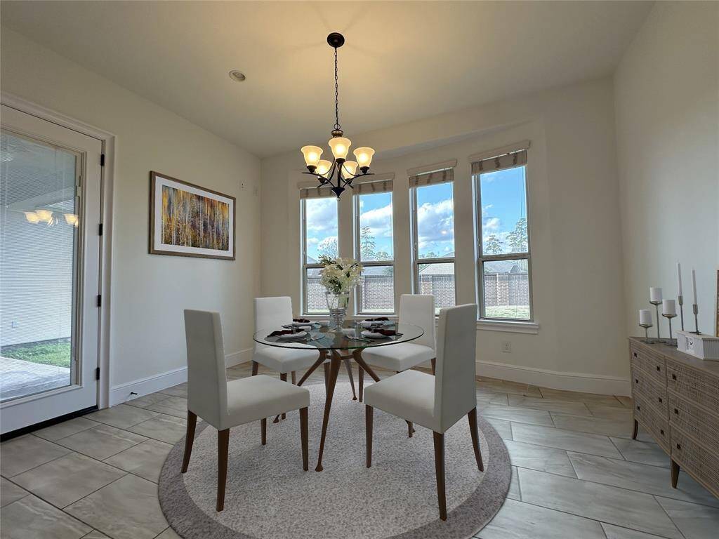 Breakfast area virtually staged