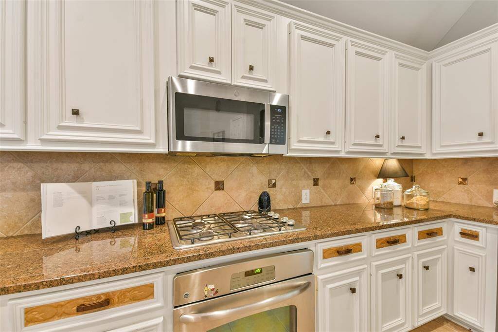 So much counter space!