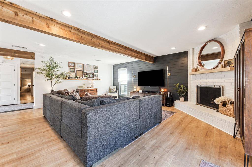 The large living room gives you multiple options for furniture.