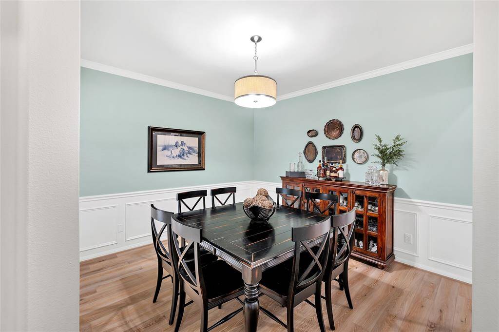 Lovely dining room with crown moulding, and plenty of room for a large family.