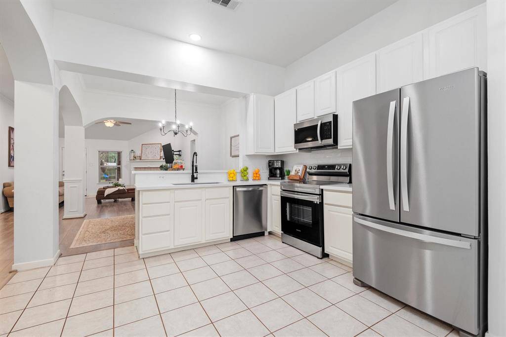 This is the kitchen for creating lasting family memories along with heartfelt conversations over home-cooked meals.