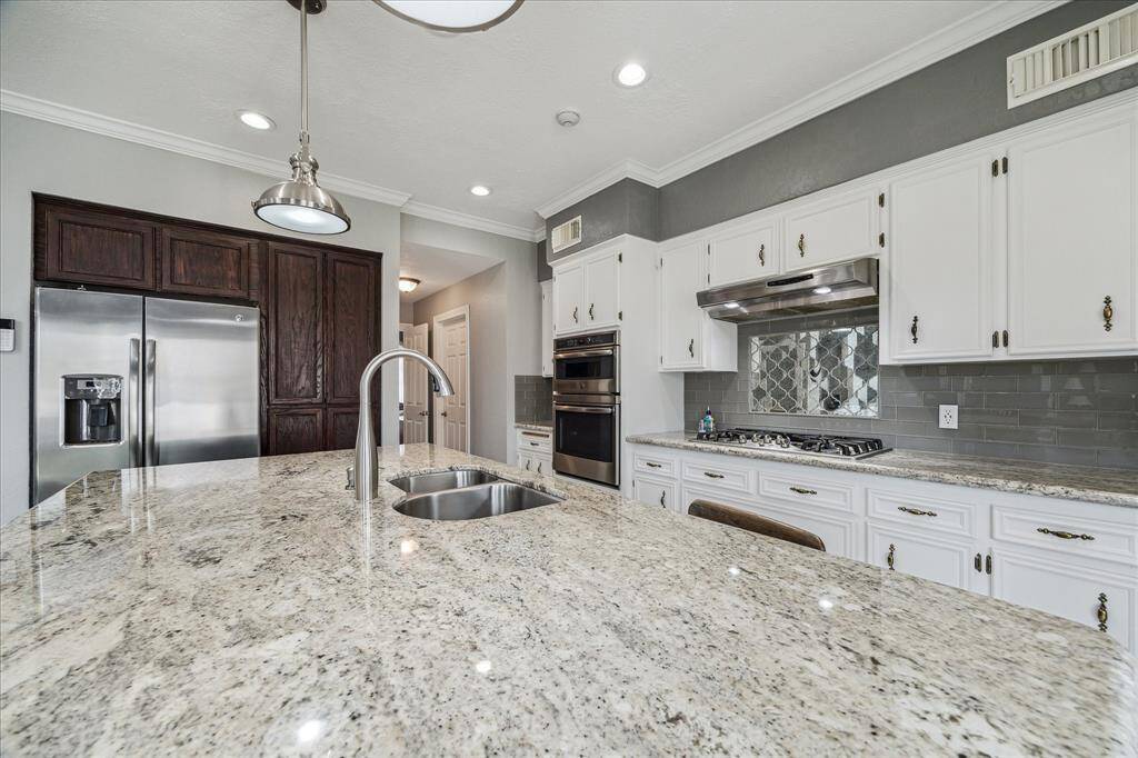 Large Island in Kitchen