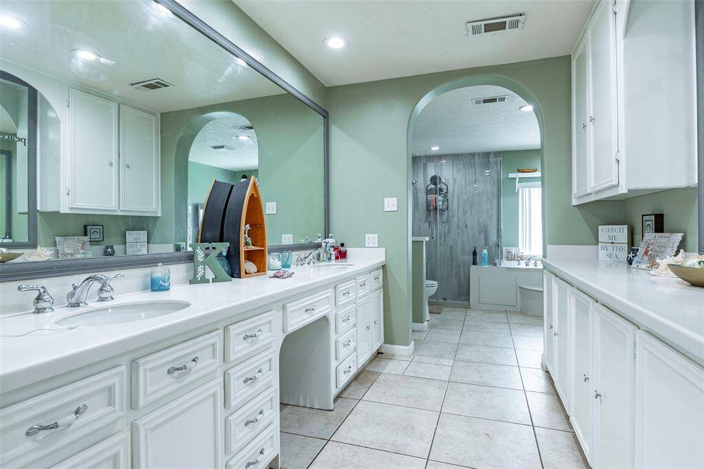 How often do you see this much counter space.