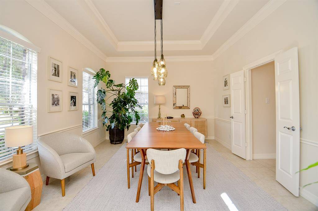 This exquisite formal dining room easily hold a table that seats 8 comfortably as well as a buffet and occasional chairs.