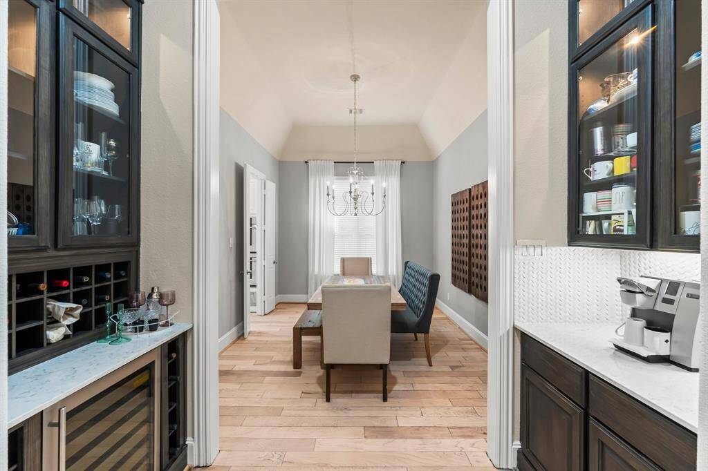 Coffee Bar/Dining