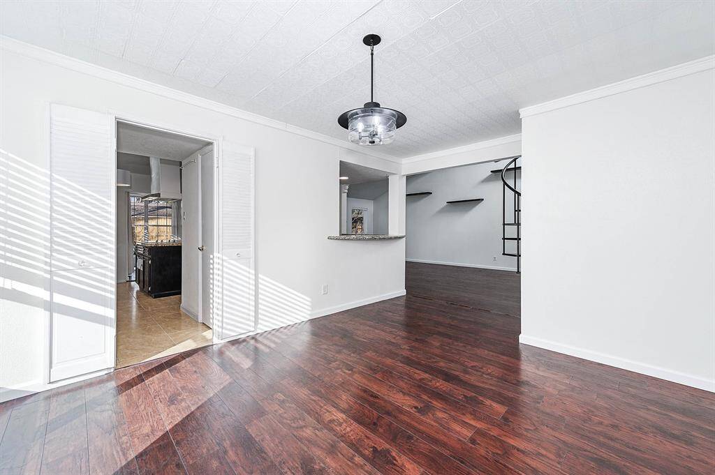 Dinning to Kitchen and Wet Bar