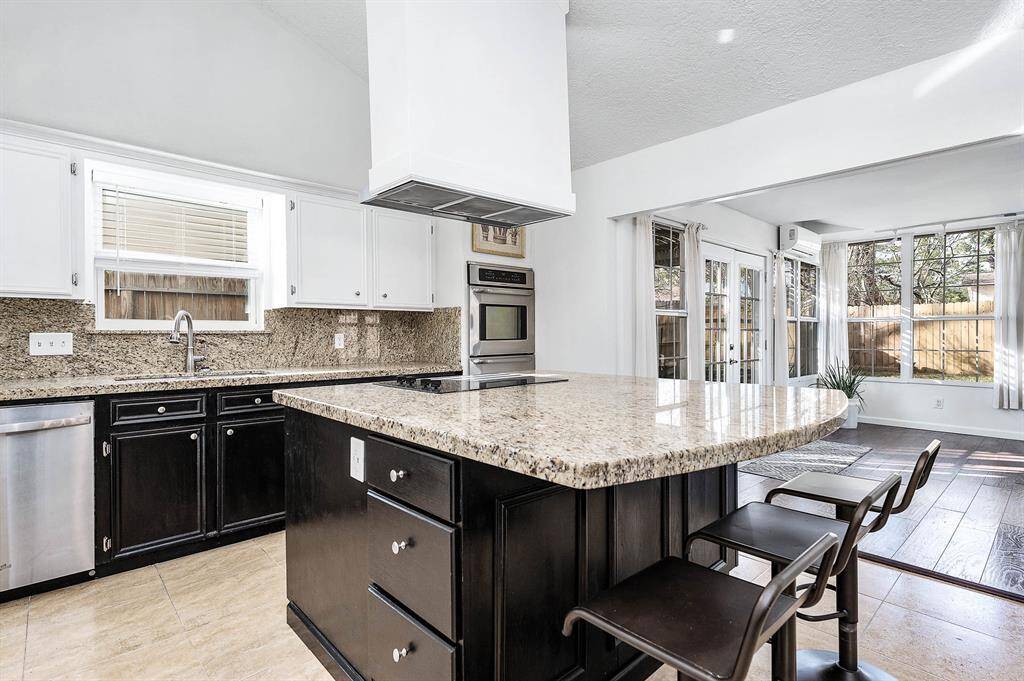 Kitchen Island w/CookTop &