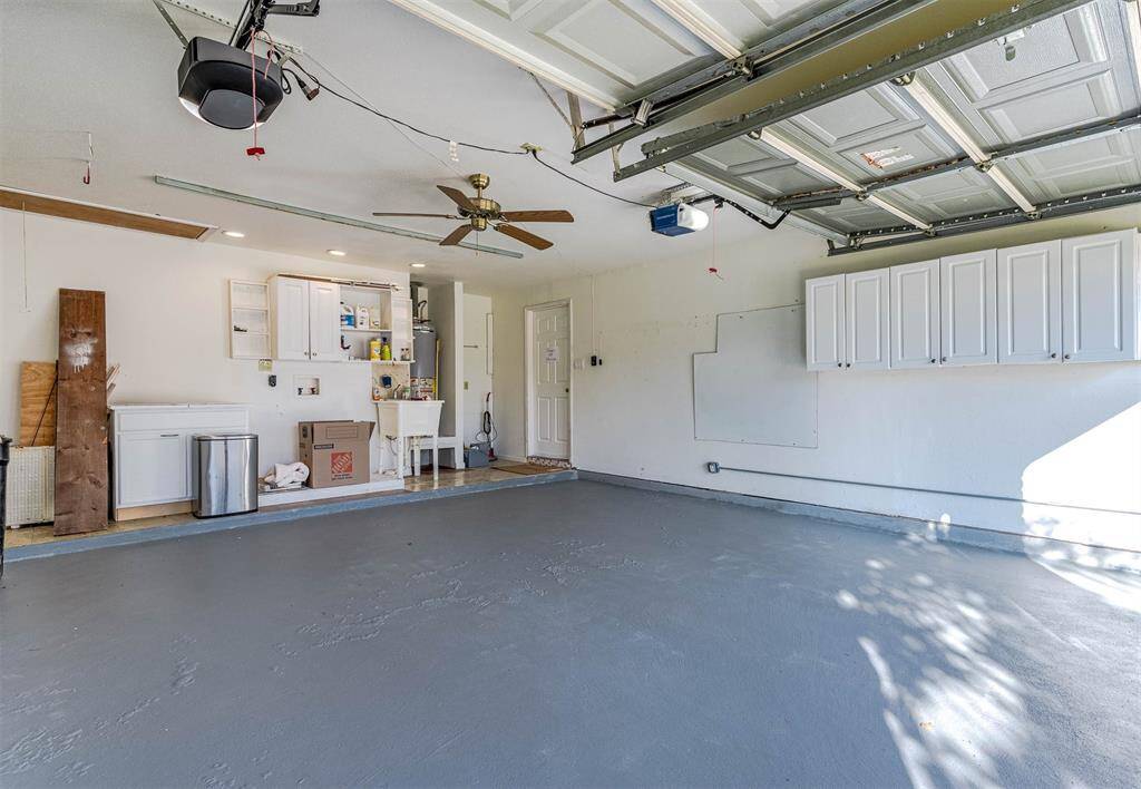 Spacious garage