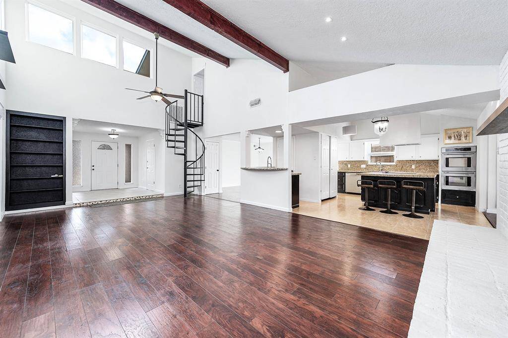 Open Concept, Soaring Ceilings, Fresh Paint & Gorgeous Flooring
