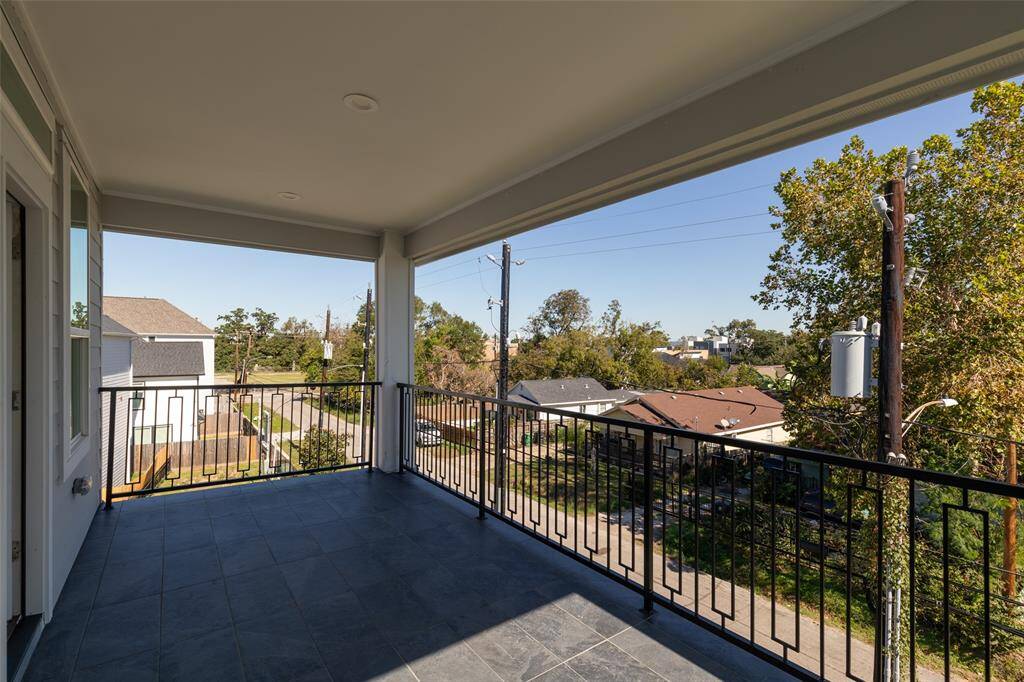 Huge covered porch off third gameroom